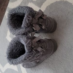Gray warm girl boots with bows size 11
